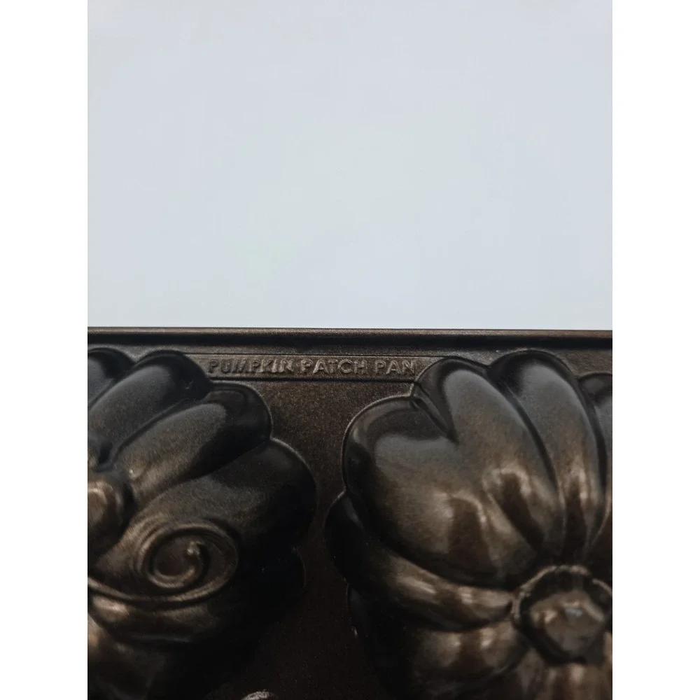 Nordic Ware Pumpkin Patch Muffin Pan 6 Cup, 1.5L, 12 Pumpkins, Non-stick Pan